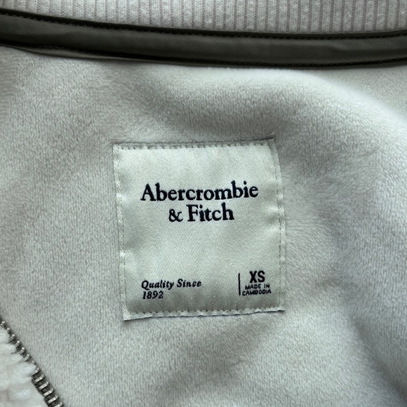 Abercrombie & Fitch Women's Full Zip Sherpa Bomber Jacket - Picture 3 of 4